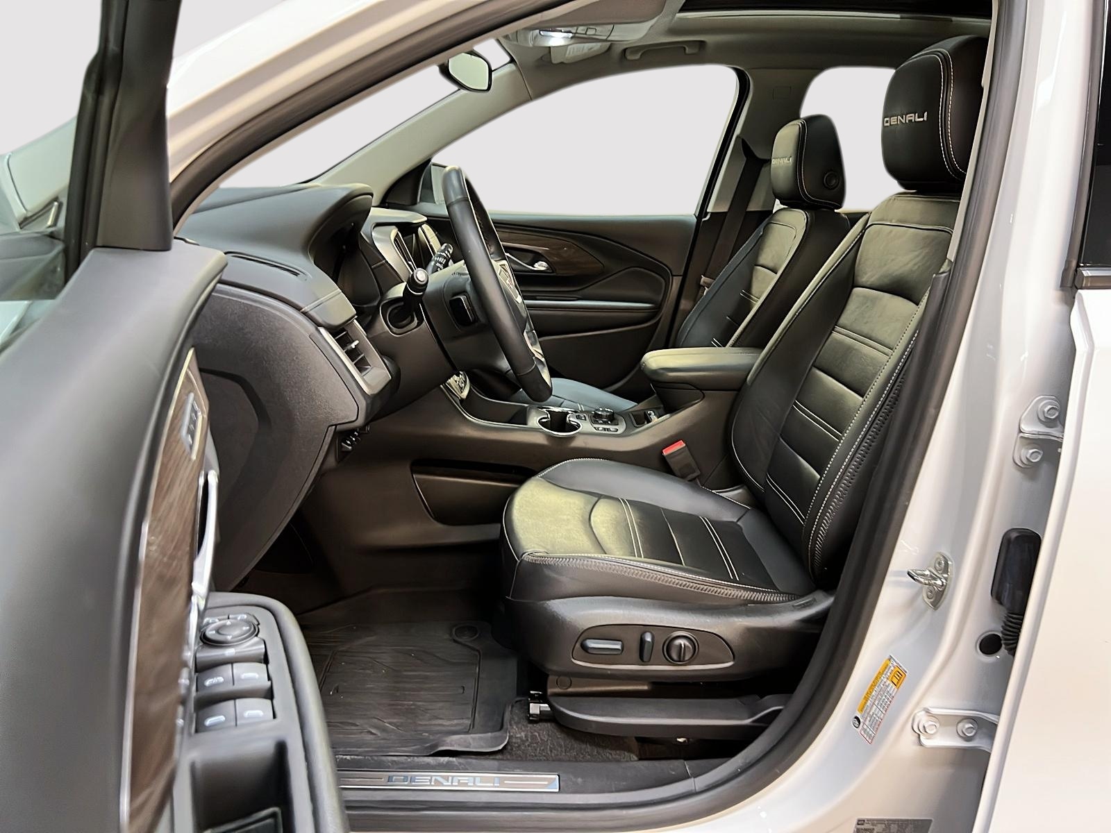 GMC Terrain DENALI CUIR TOIT PANO NAV 4RM 2023 - image #7