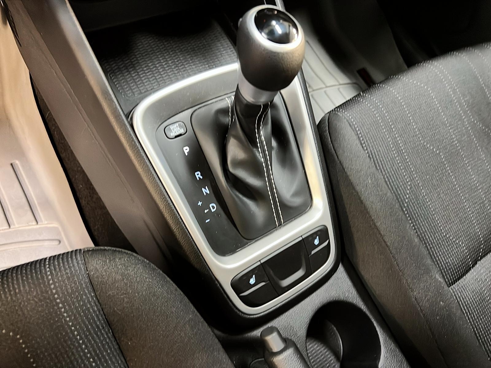 Hyundai Venue ESSENTIAL 2024 - image #13