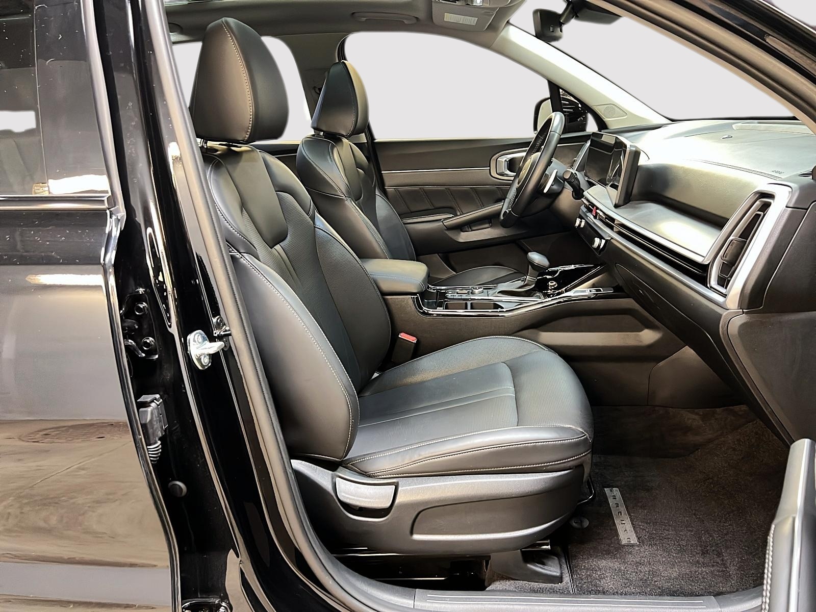 Kia Sorento X-LINE CUIR TOIT PANO NAV 4RM 2024 - image #8
