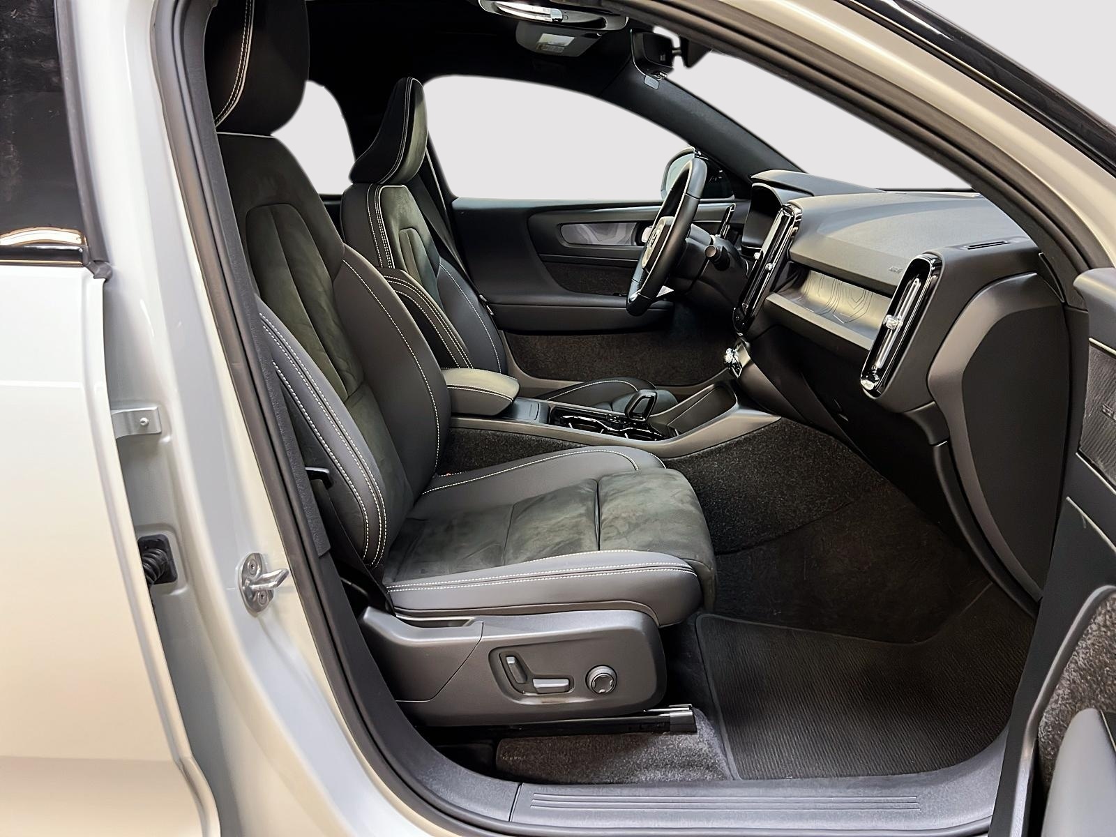 Volvo C40 RECHARGE TWIN ULTIMATE NAV 4RM 2022 - image #8