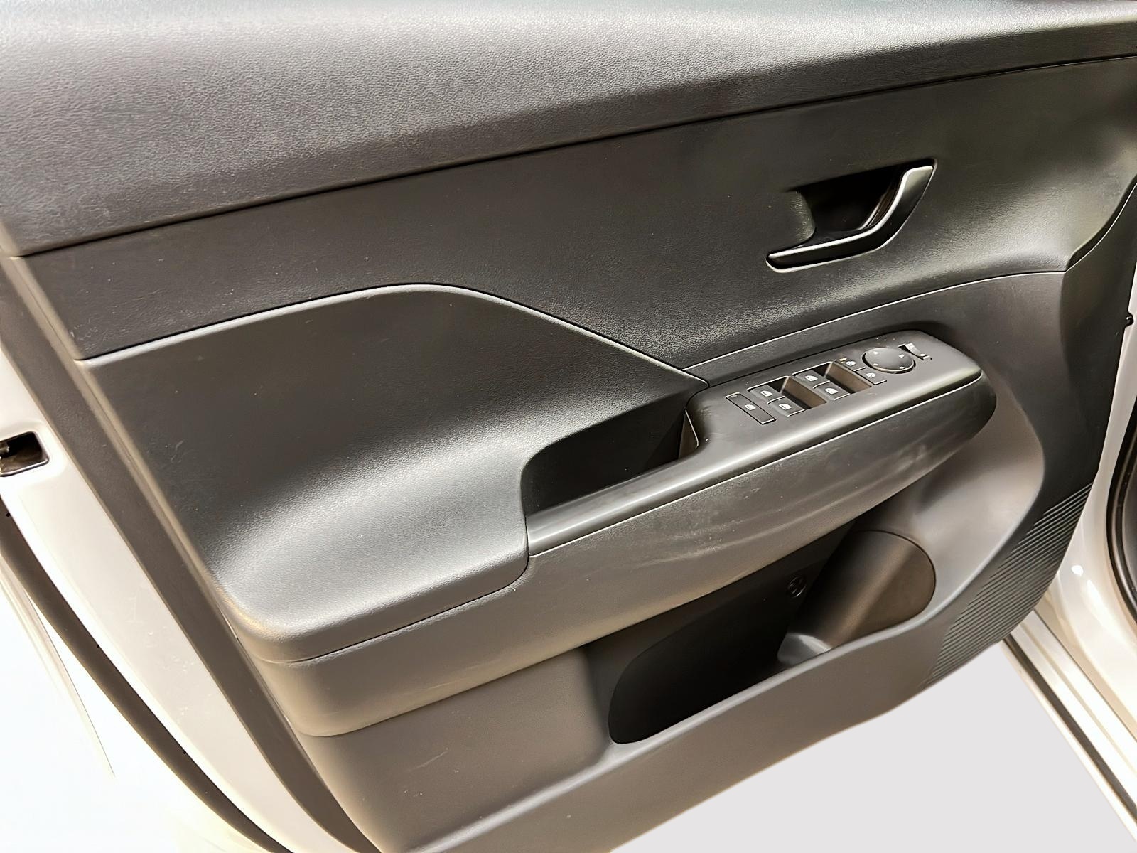 Hyundai Kona EV PREFERRED NAV 2024 - image #22