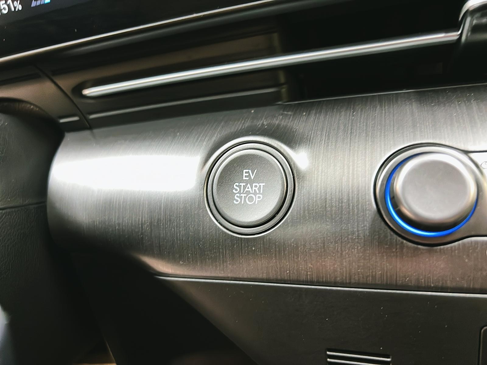 Hyundai Kona EV PREFERRED NAV 2024 - image #17