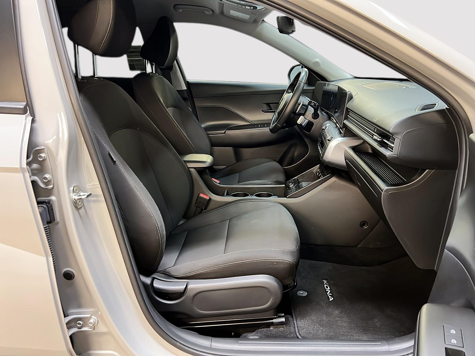 Hyundai Kona EV PREFERRED NAV 2024 - image #8
