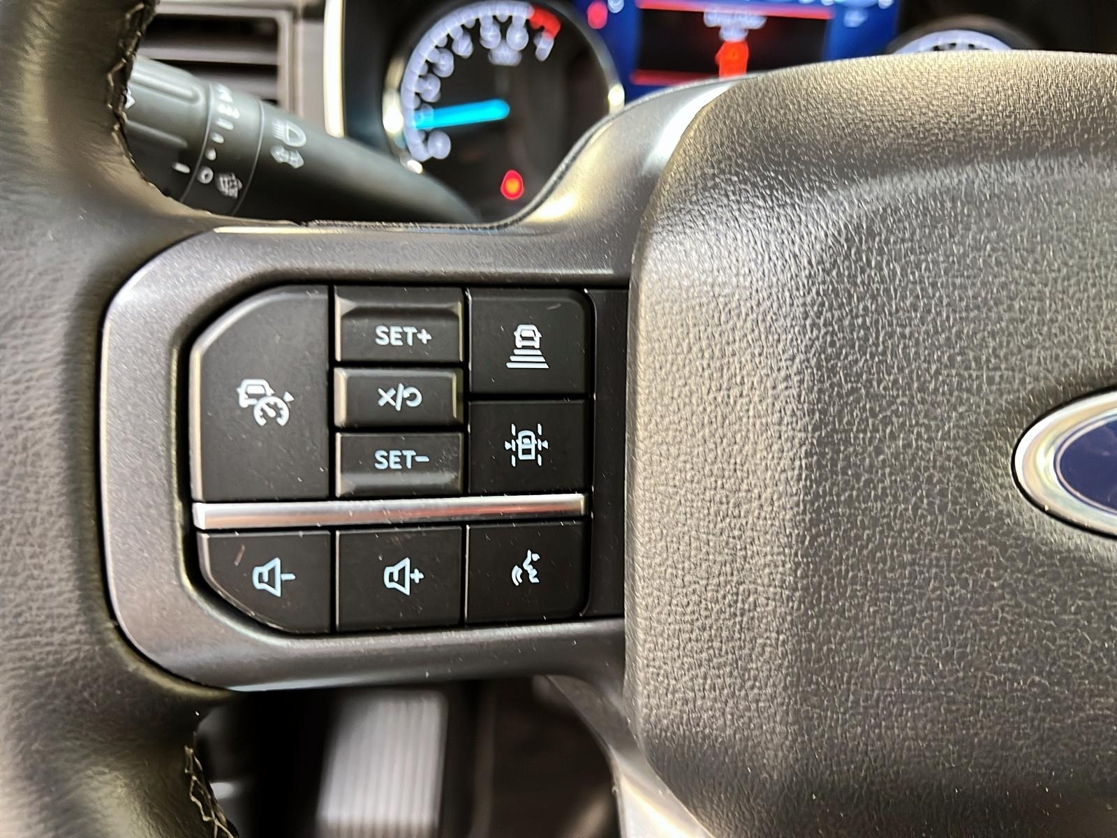 Ford F-150 XLT SUPER CREW TOIT PANO NAV 4X4 2023 - image #23