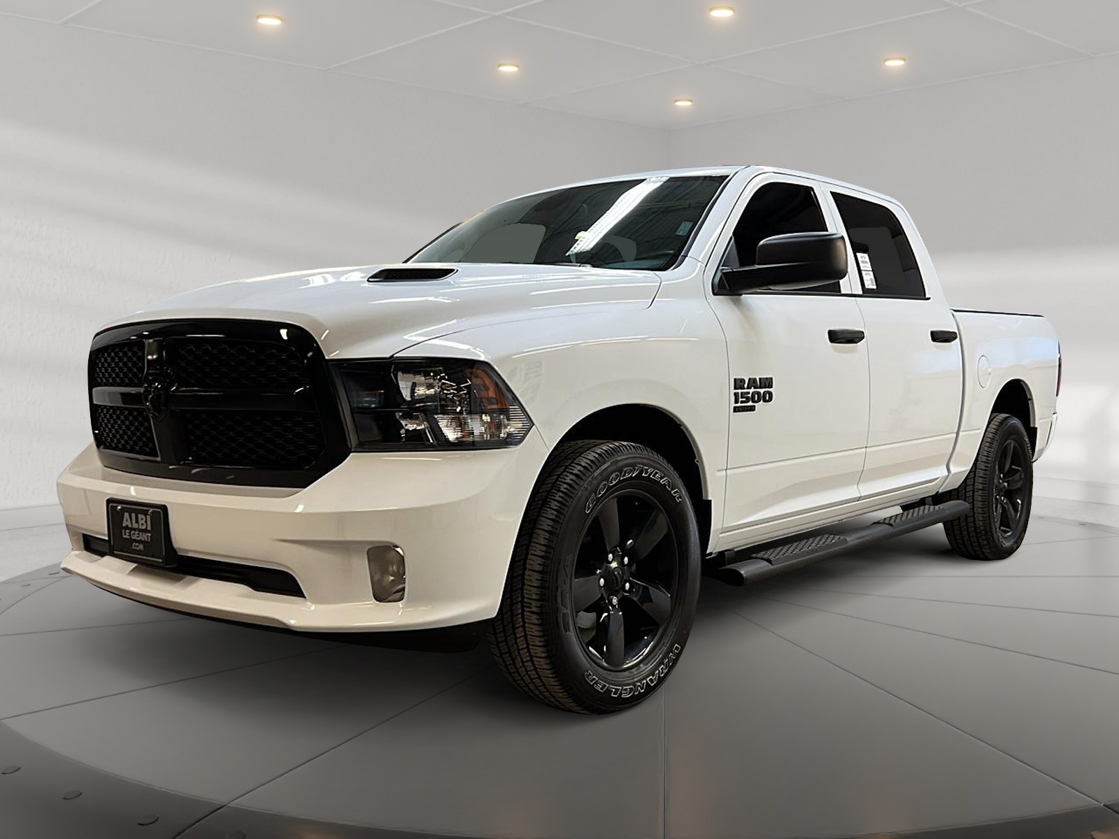 RAM 1500 Classic 2023 - Image #1