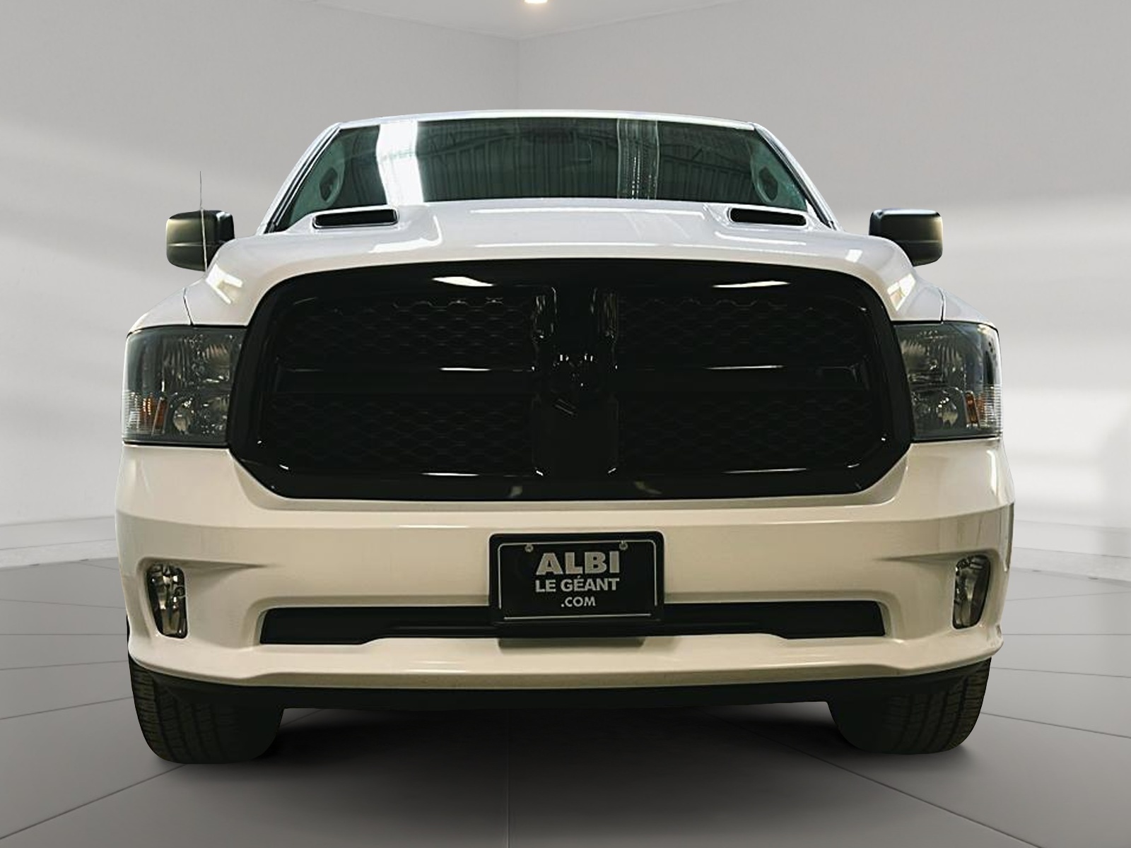 RAM 1500 Classic 2023 - Image #2