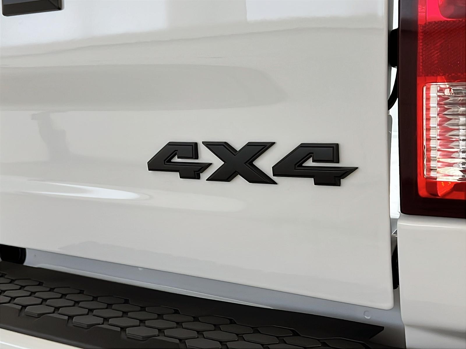 RAM 1500 Classic EXPRESS CREW CAB 4X4 2023 - image #25
