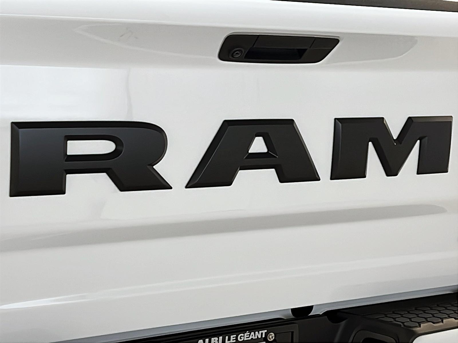 RAM 1500 Classic EXPRESS CREW CAB 4X4 2023 - image #24