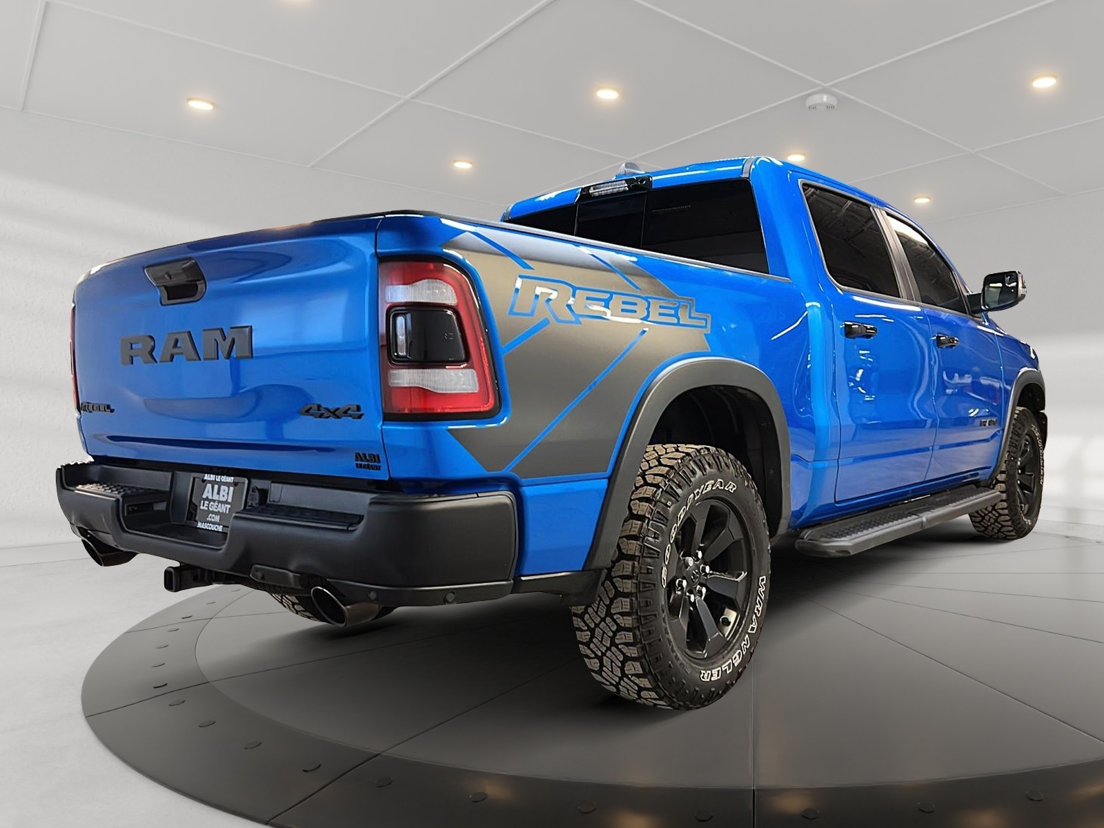 RAM 1500 REBEL NIGHT 5.7L eTORQUE CREW CAB CUIR TOIT 4X4 2023 - image #4