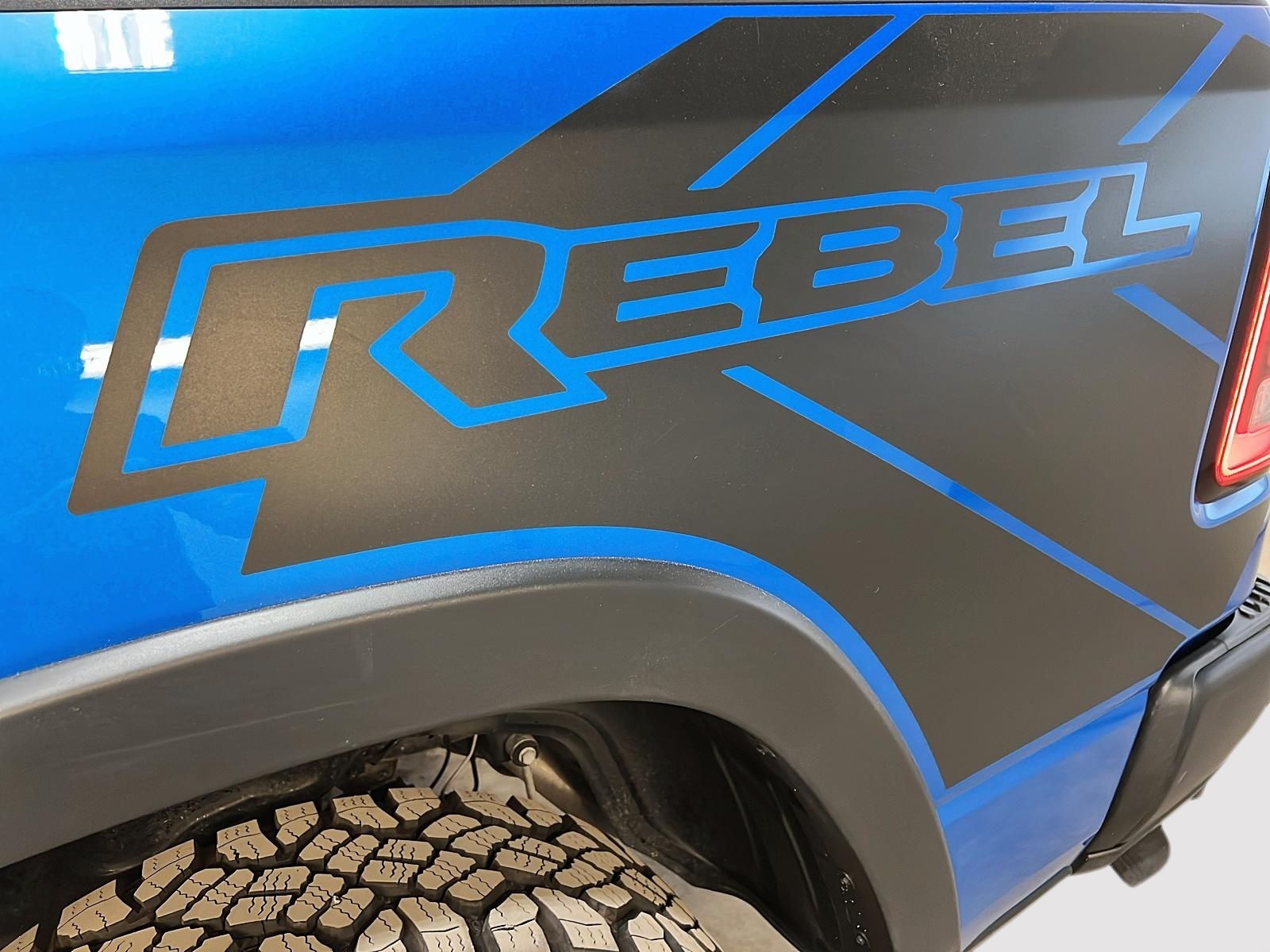 RAM 1500 REBEL NIGHT 5.7L eTORQUE CREW CAB CUIR TOIT 4X4 2023 - image #29