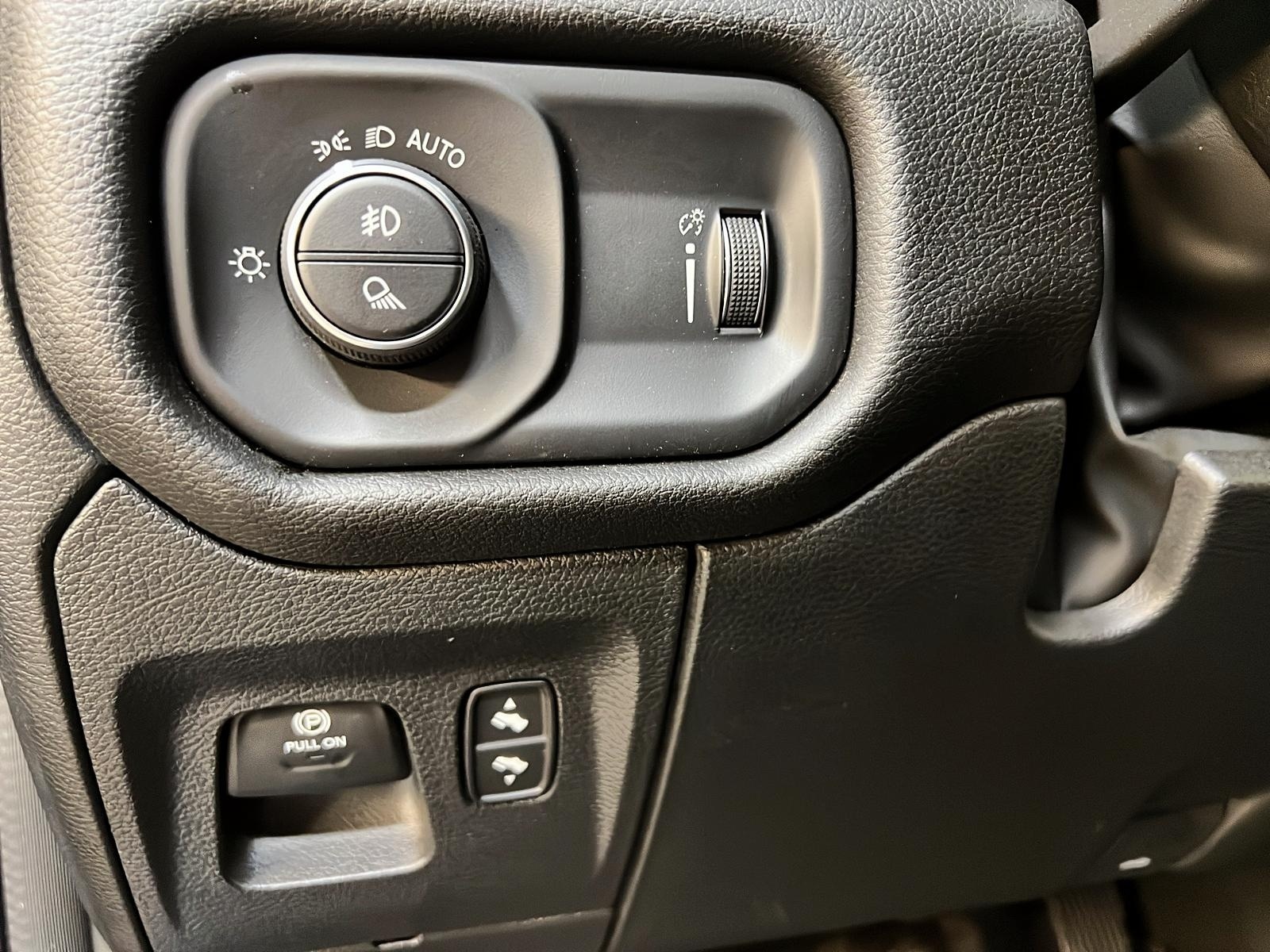 RAM 1500 REBEL NIGHT 5.7L eTORQUE CREW CAB CUIR TOIT 4X4 2023 - image #22