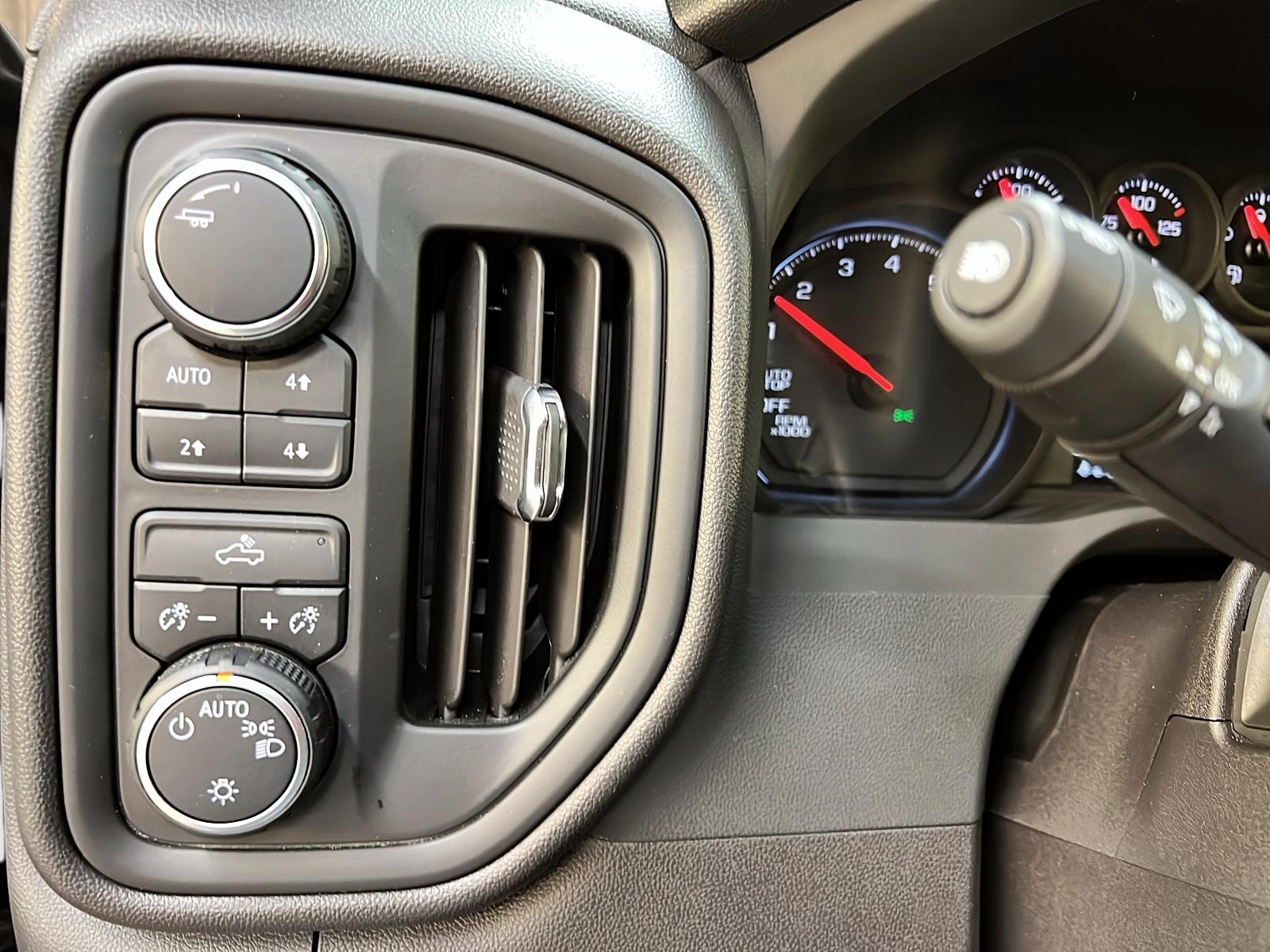 Chevrolet Silverado 1500 2024 - Image #19