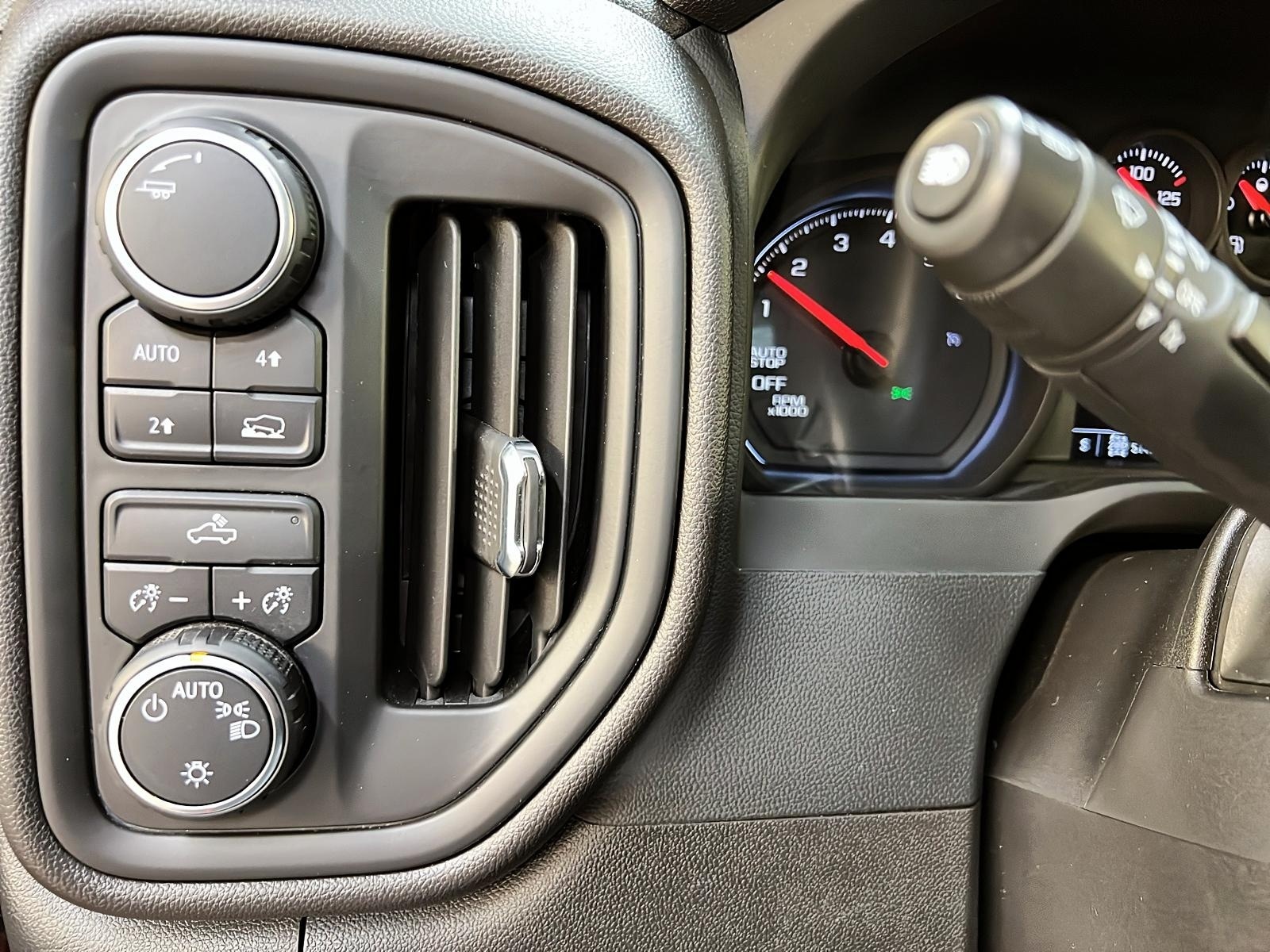 Chevrolet Silverado 1500 CUSTOM EDITION RALLY CREW CAB 4X4 2023 - image #19
