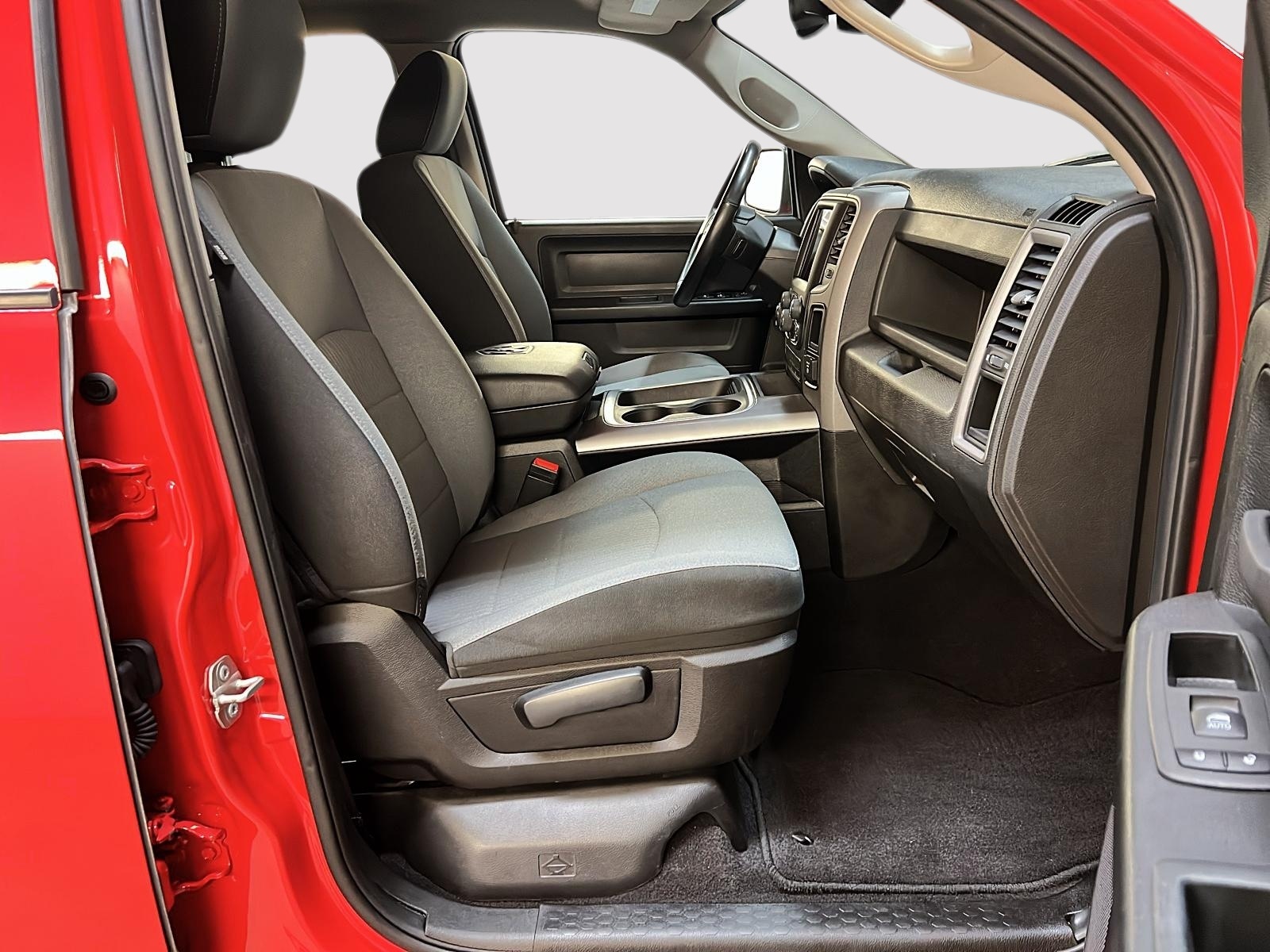 RAM 1500 Classic 2023 - Image #8