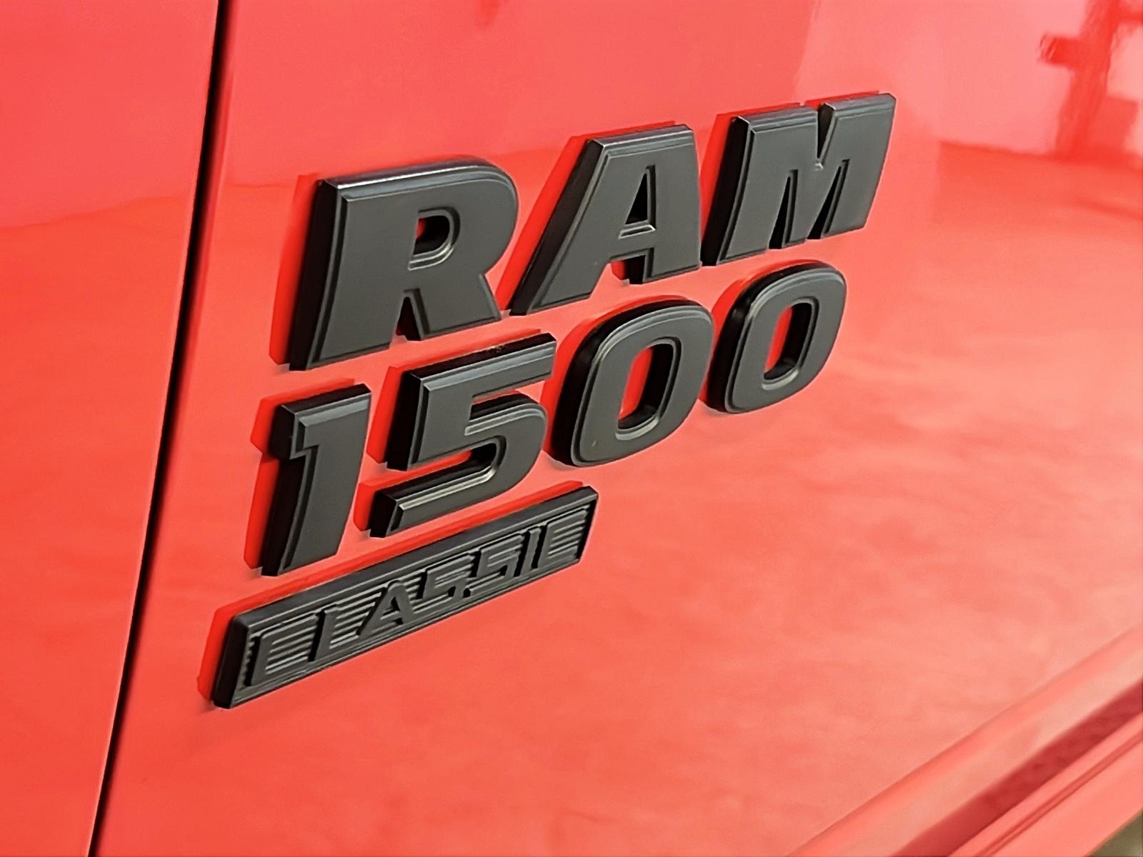 RAM 1500 Classic EXPRESS NIGHT CREW CAB 4X4 2023 - image #23