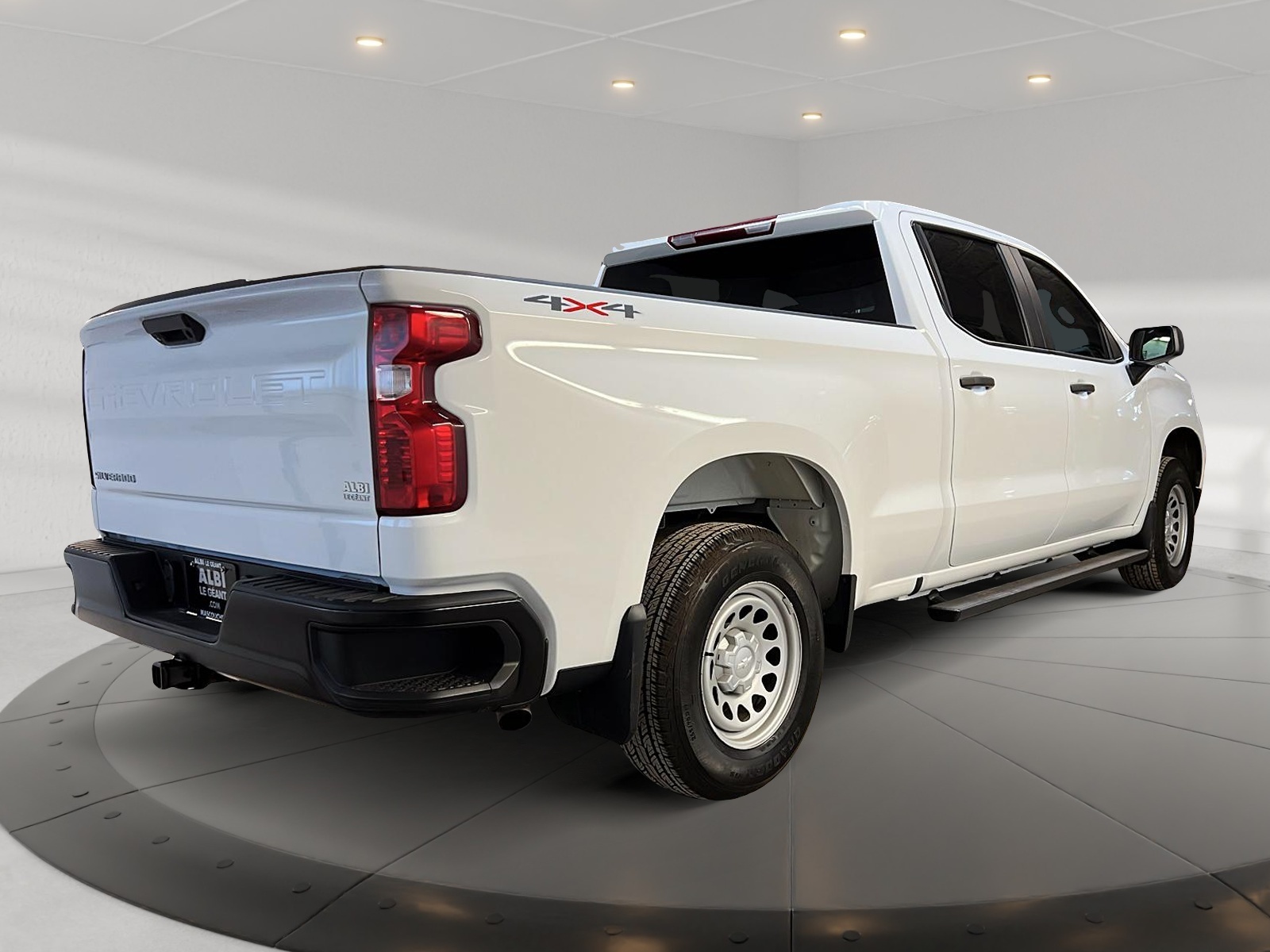 Chevrolet Silverado 1500 WT GR VALEUR CREW CAB 4X4 2023 - image #4