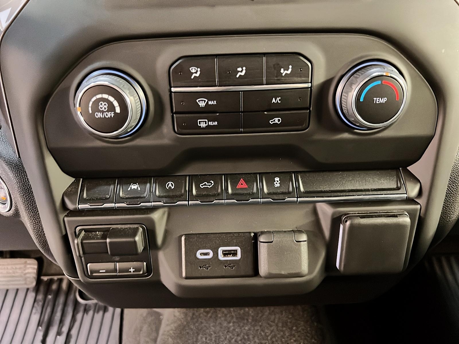 Chevrolet Silverado 1500 CUSTOM CREW CAB 4X4 2023 - image #13