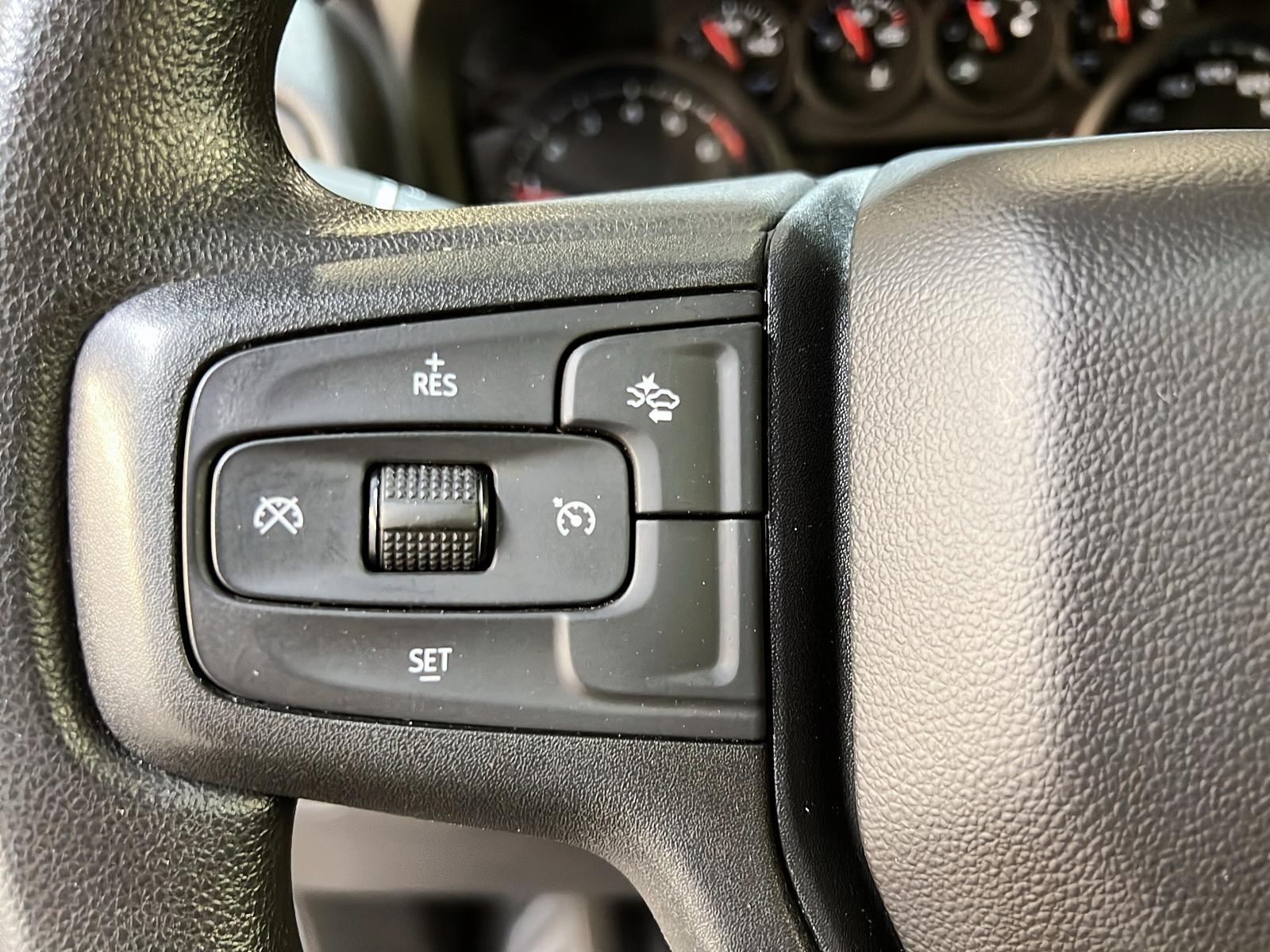 Chevrolet Silverado 1500 CUSTOM CREW CAB 4X4 2023 - image #17