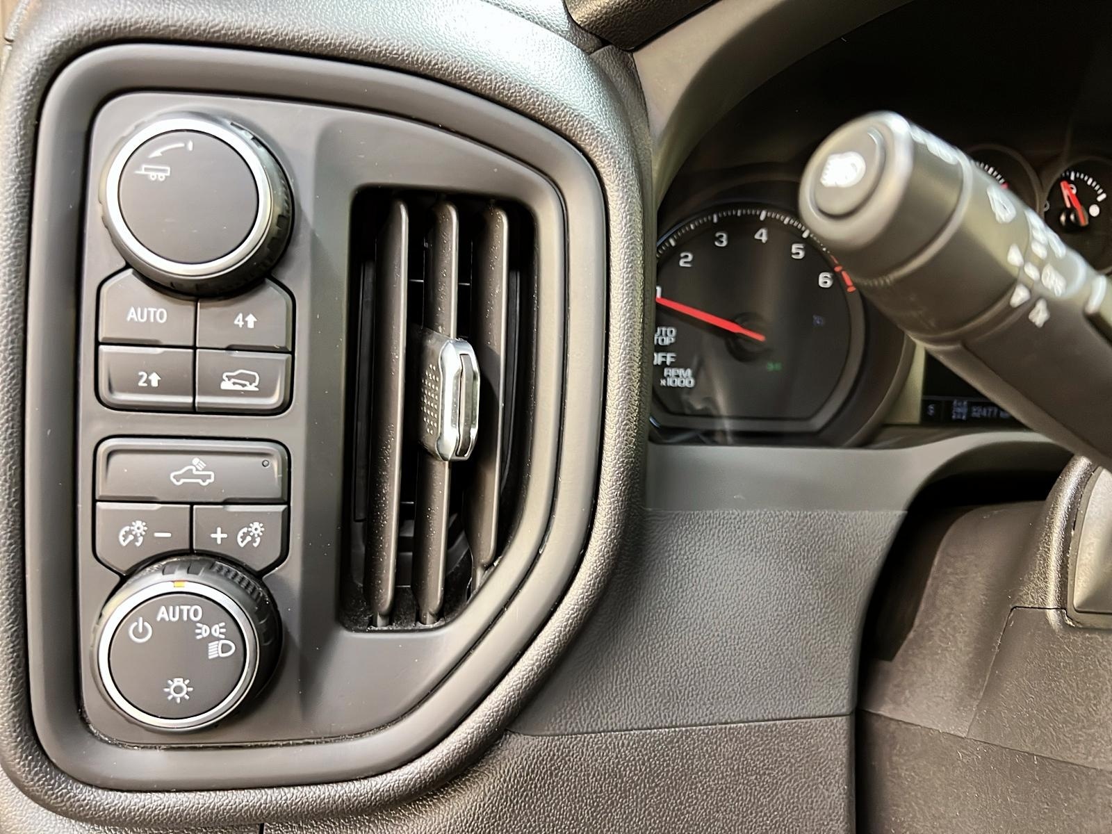 Chevrolet Silverado 1500 CUSTOM CREW CAB 4X4 2023 - image #18