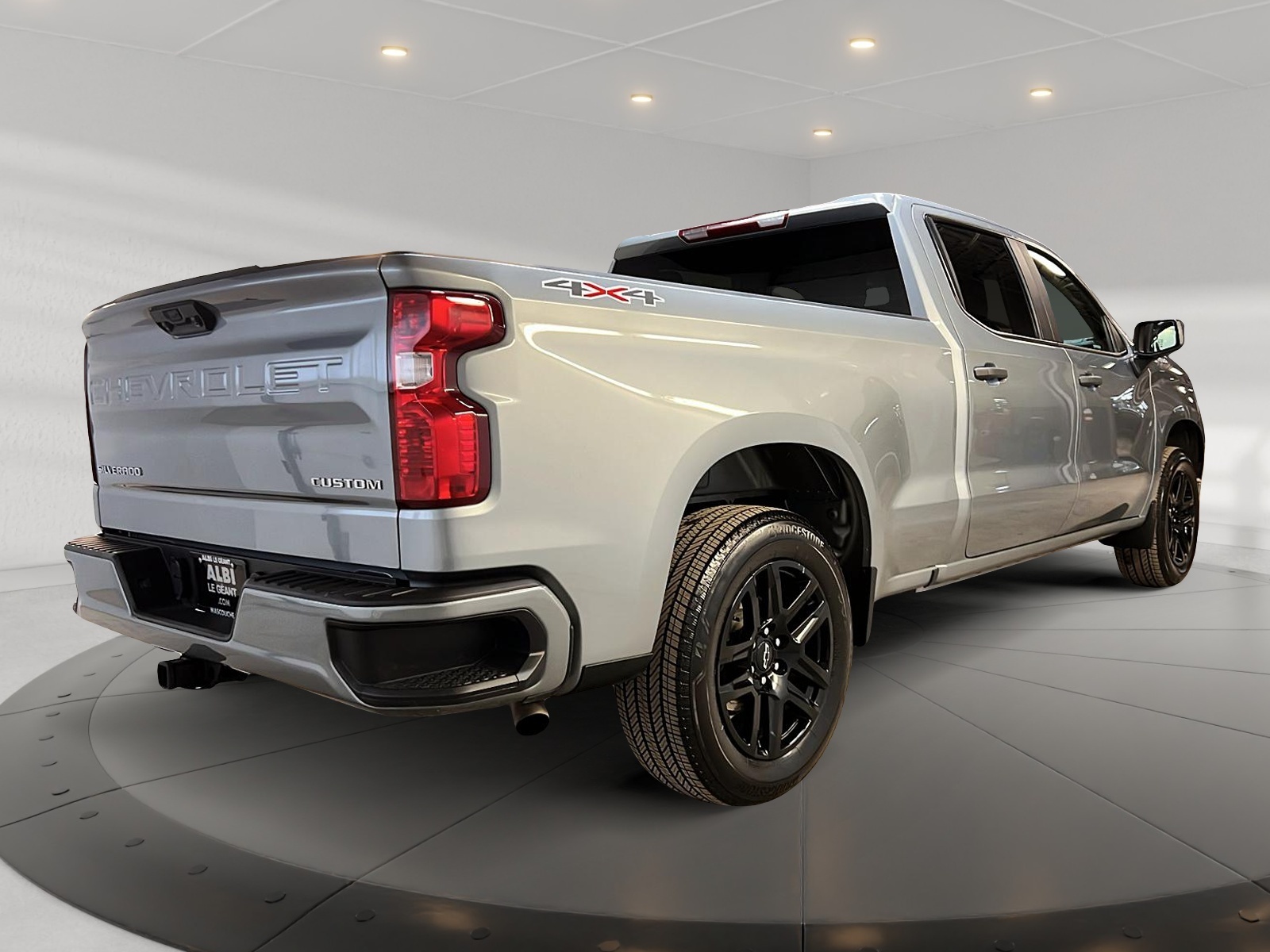 Chevrolet Silverado 1500 CUSTOM CREW CAB 4X4 2023 - image #4