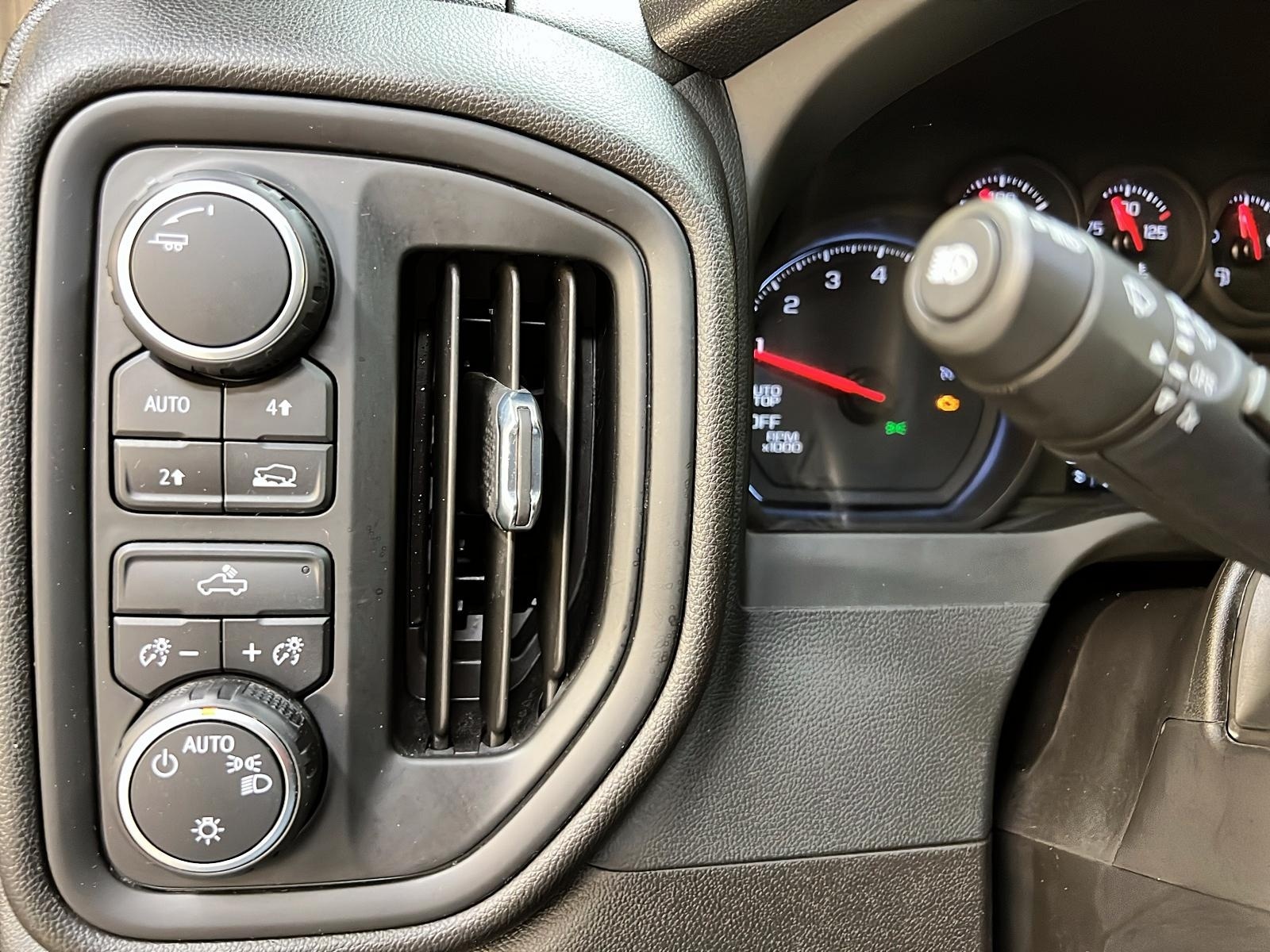 Chevrolet Silverado 1500 CUSTOM CREW CAB 4X4 2023 - image #19