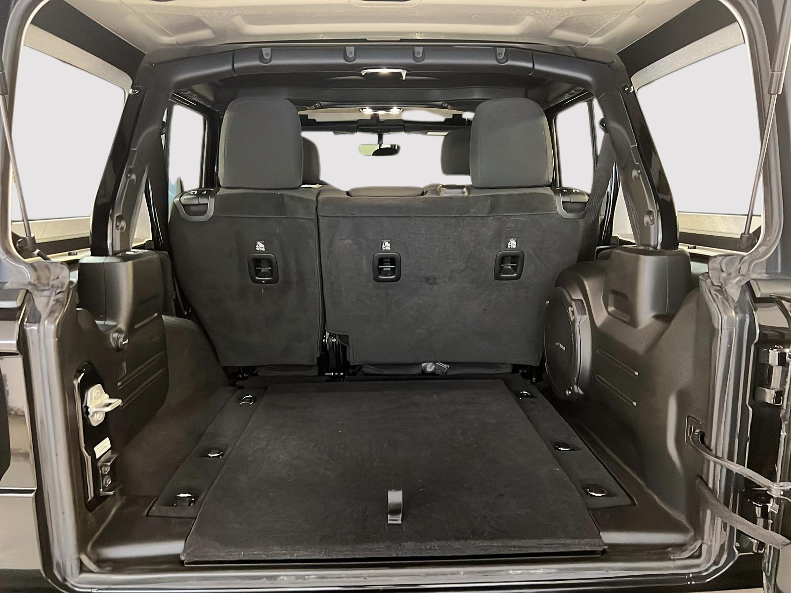 Jeep Wrangler 2023 - Image #12
