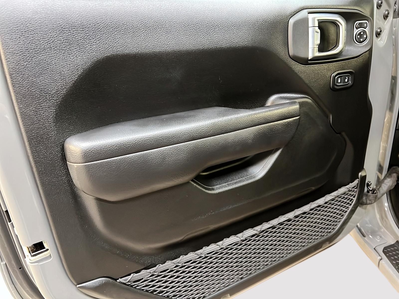 Jeep Wrangler 2023 - Image #24