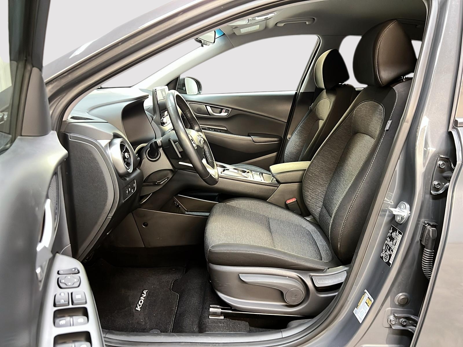 Hyundai Kona EV PREFERRED NAV 2023 - image #7