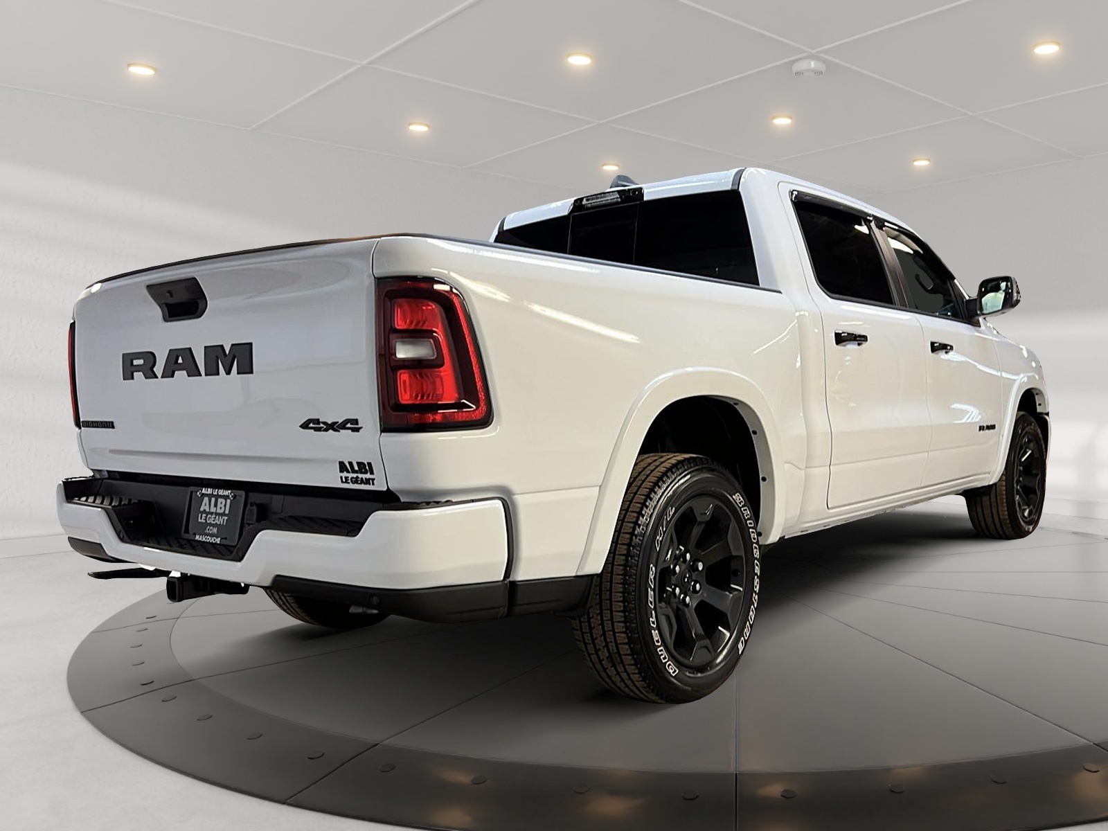 RAM 1500 BIG HORN NIGHT CREW CAB NAV 4X4 2025 - image #4