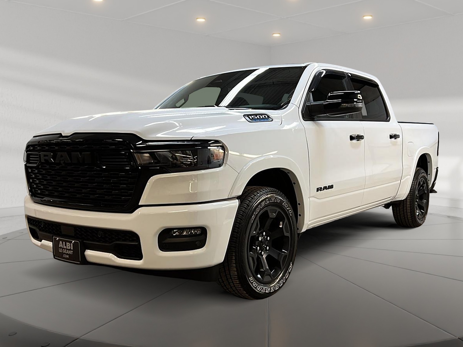 RAM 1500 BIG HORN NIGHT CREW CAB NAV 4X4 2025 - image #1