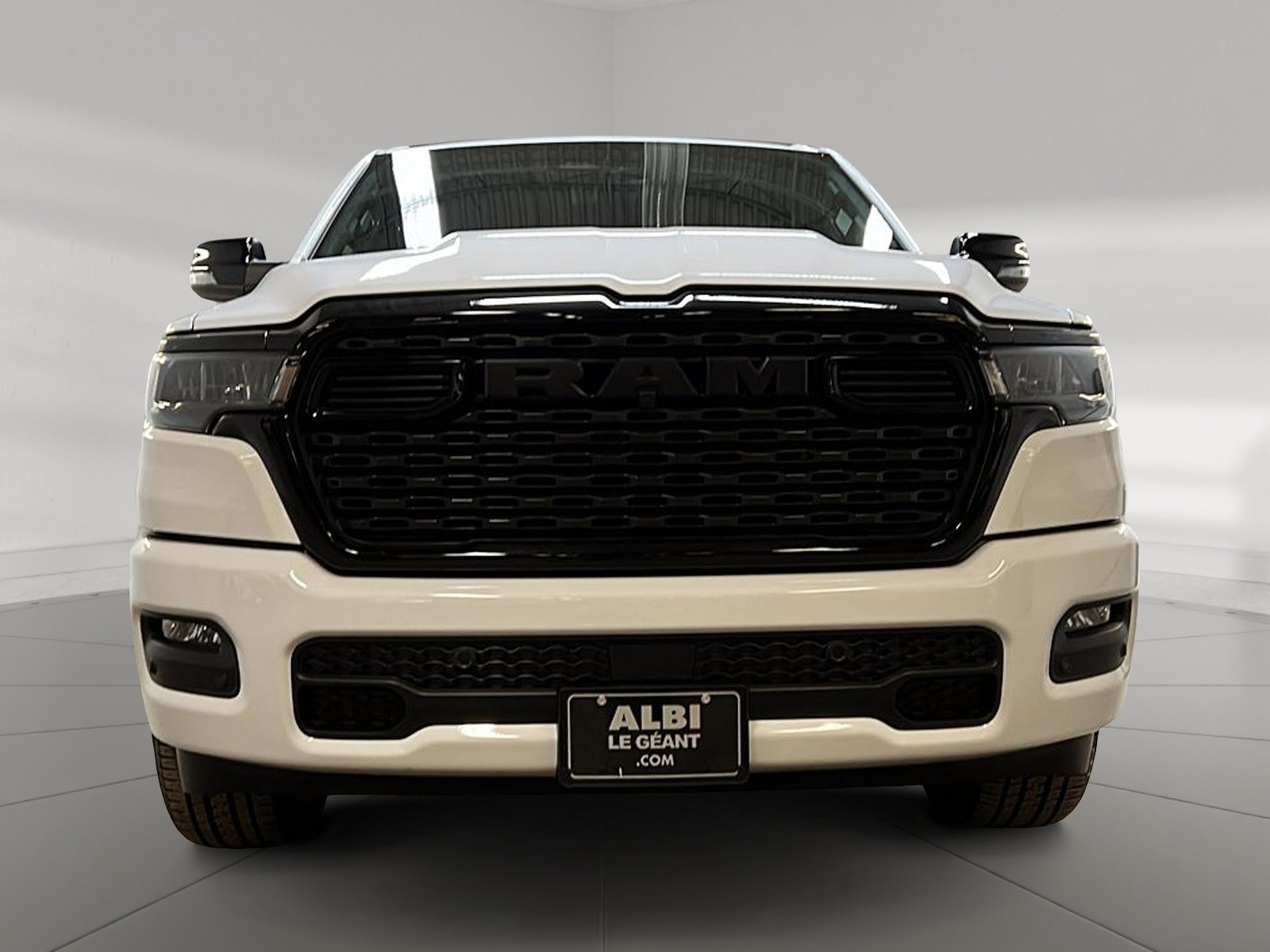 RAM 1500 BIG HORN NIGHT CREW CAB NAV 4X4 2025 - image #2