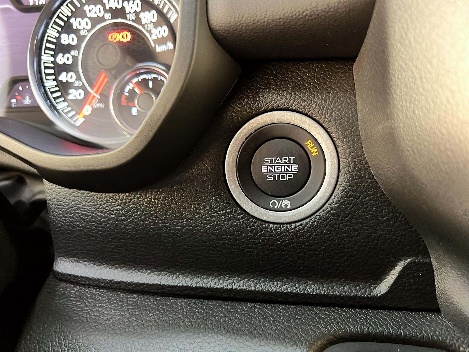 RAM 1500 BIG HORN NIGHT CREW CAB NAV 4X4 2025 - image #18