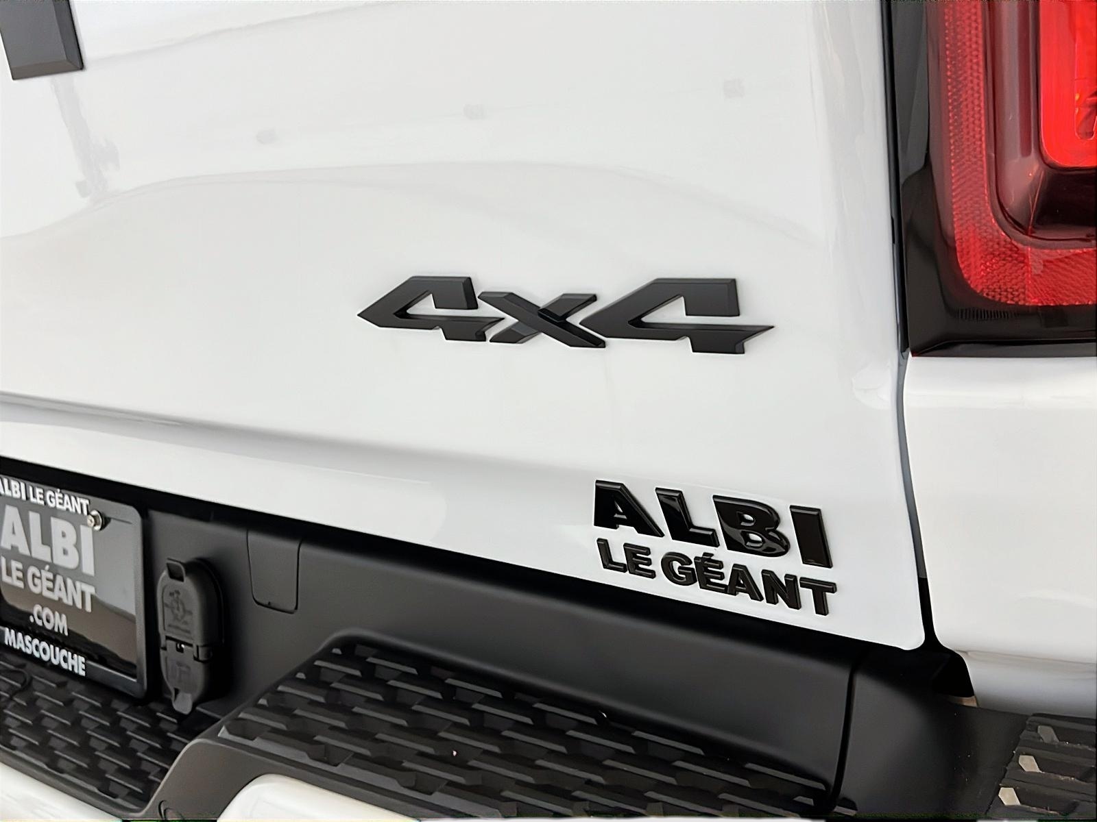 RAM 1500 BIG HORN NIGHT CREW CAB NAV 4X4 2025 - image #29