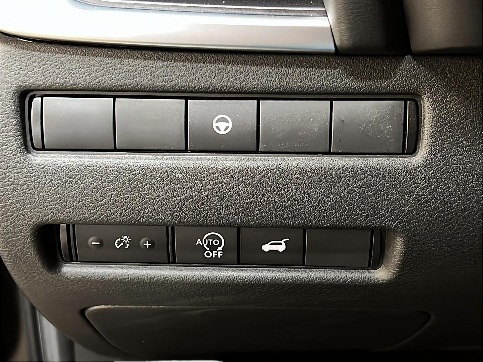 Nissan Rogue SV MIDNIGHT CUIR TOIT PANO 4RM 2023 - image #24