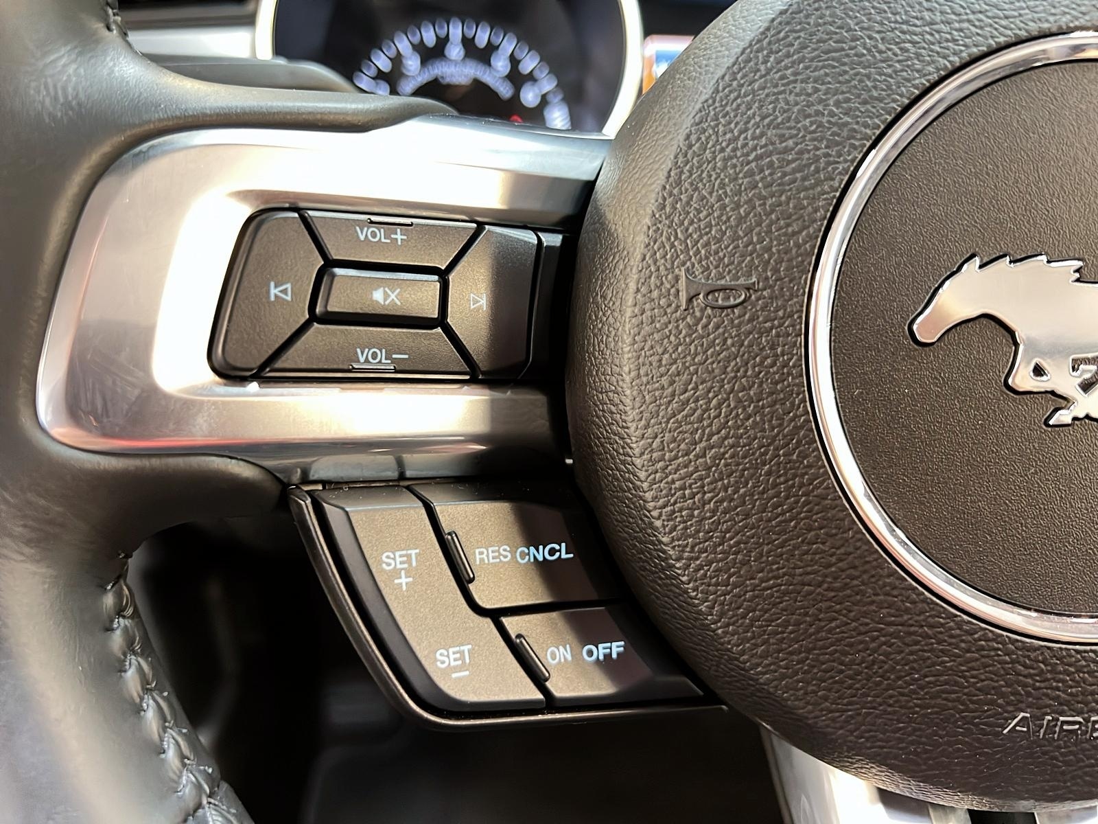 Ford Mustang ECOBOOST CONVERTIBLE PREMIUM CUIR 2021 - image #21