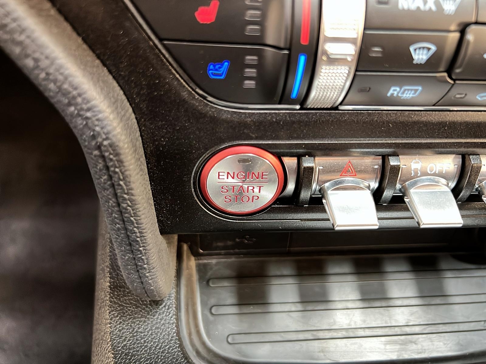 Ford Mustang ECOBOOST CONVERTIBLE PREMIUM CUIR 2021 - image #19