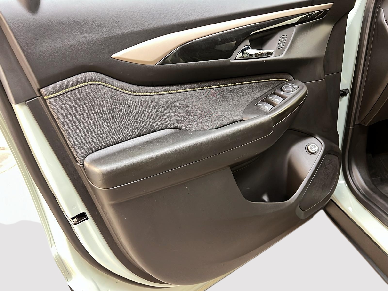 Chevrolet Trailblazer ACTIV CUIR TOIT PANO 4RM 2025 - image #24