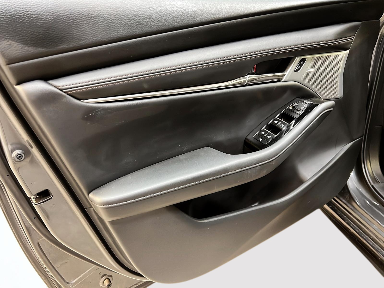 Mazda Mazda3 GT TURBO CUIR TOIT NAV 4RM 2024 - image #24