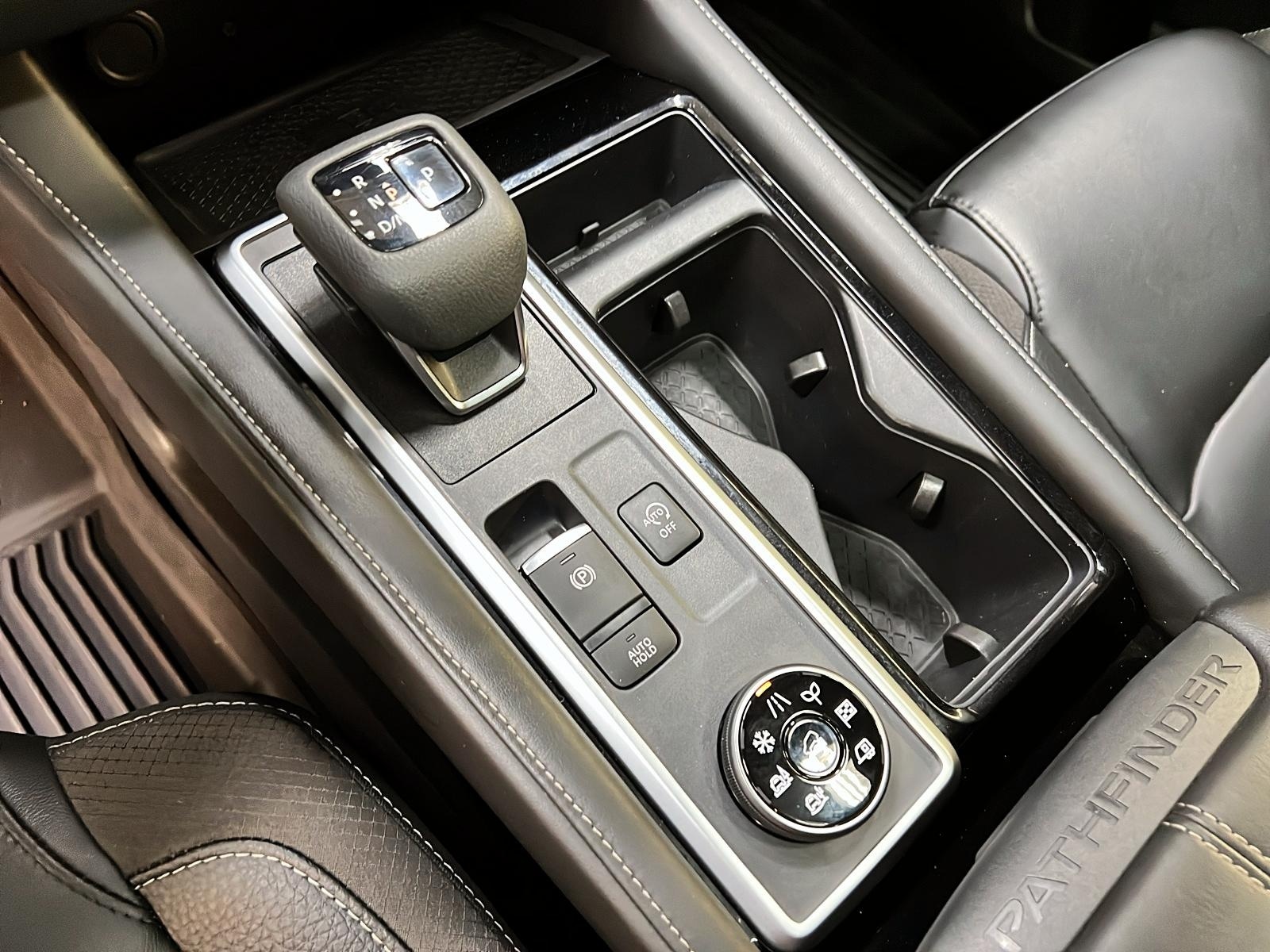 Nissan Pathfinder SL PREMIUM CUIR TOIT PANO NAV 4RM 2024 - image #17