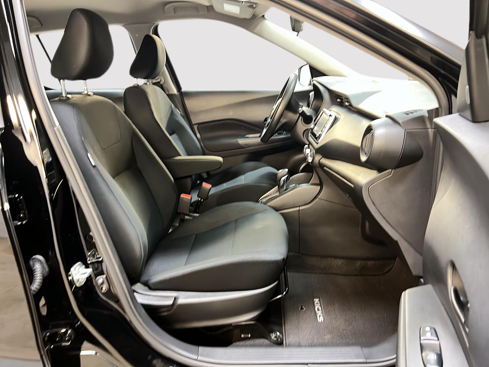Nissan Kicks S 2023 - image #8