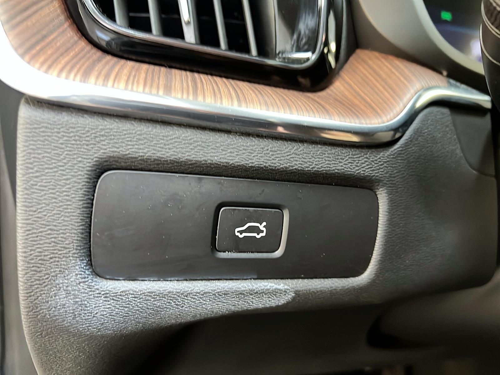 Volvo XC60 B5 PLUS DARK CUIR TOIT PANO NAV 4RM 2024 - image #26