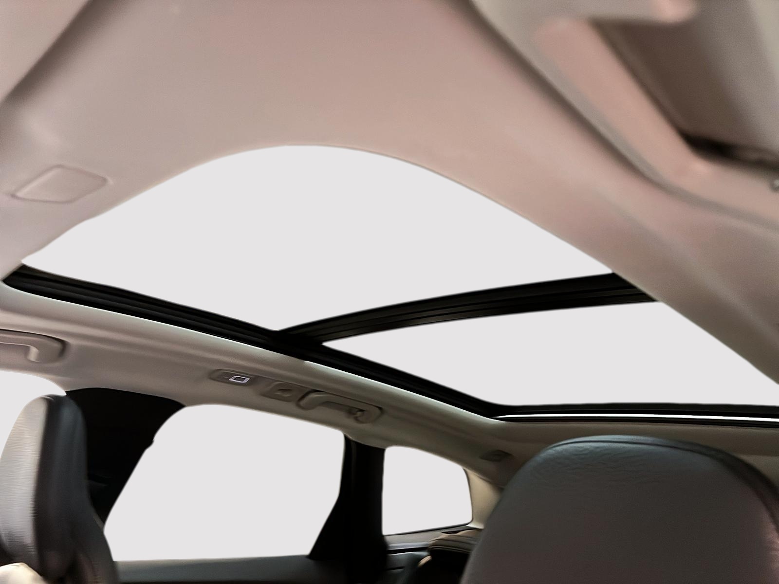 Volvo XC60 B5 PLUS DARK CUIR TOIT PANO NAV 4RM 2024 - image #11