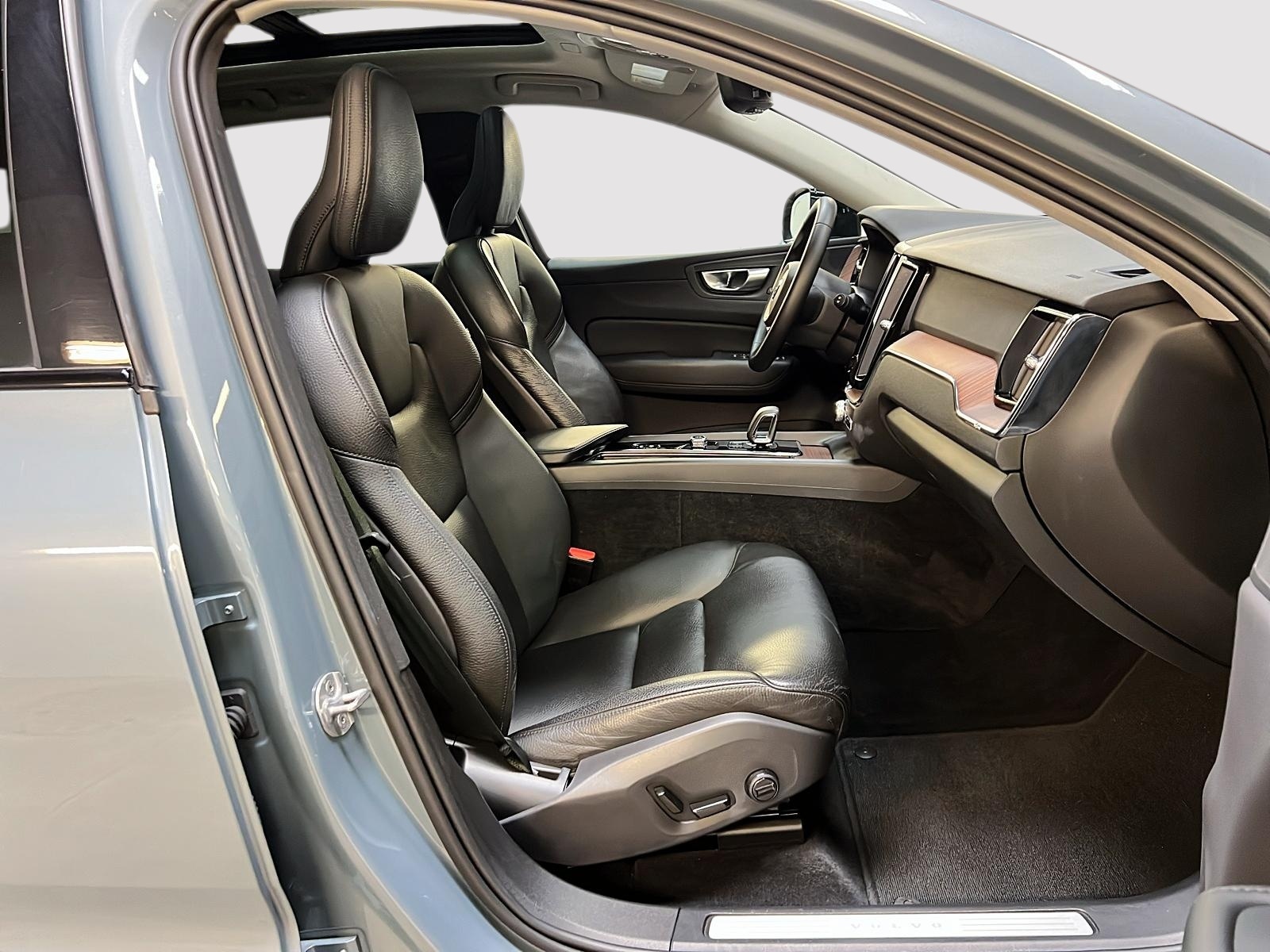 Volvo XC60 2024 - Image #8
