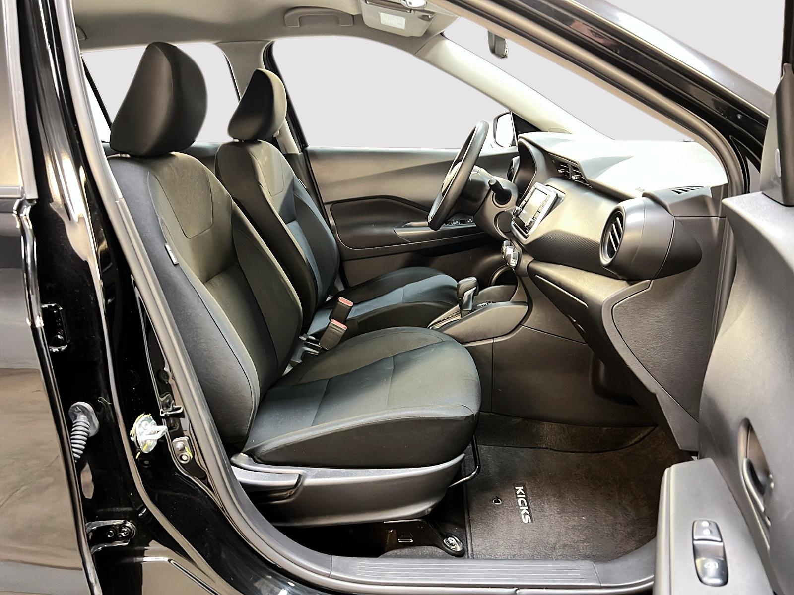 Nissan Kicks S 2023 - image #8