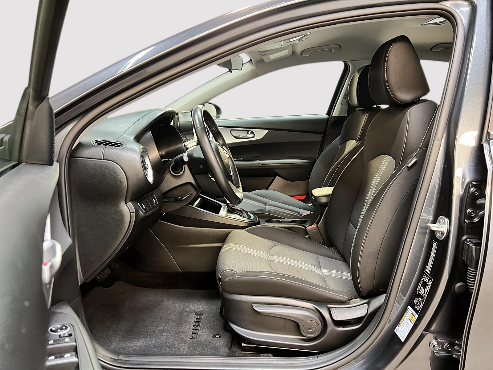 Kia Forte LX 2023 - image #7