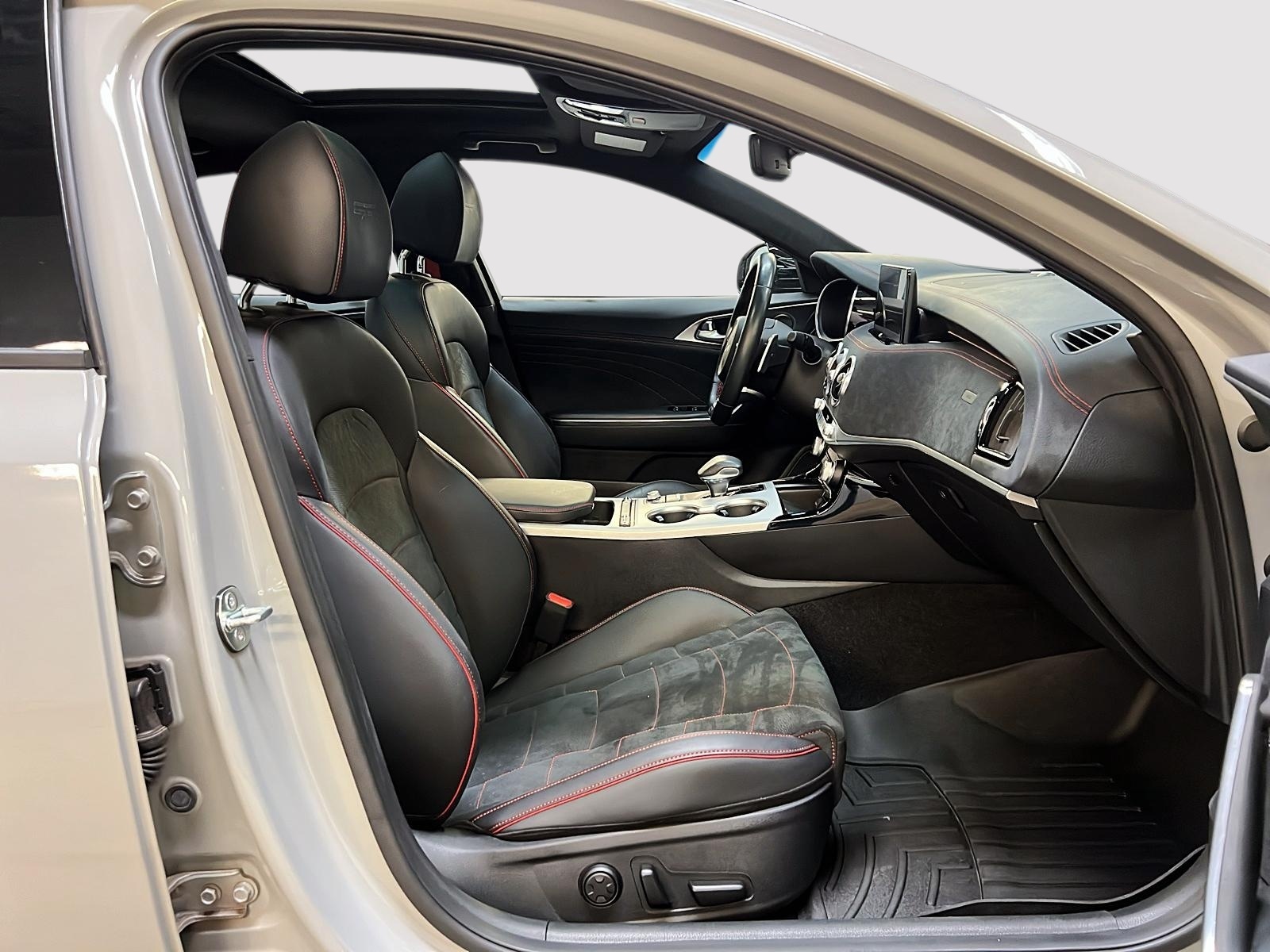 Kia Stinger GT ELITE TOIT NAV 3.3T 4RM 2023 - image #8