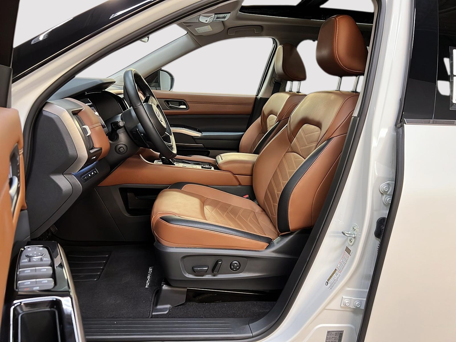 Nissan Pathfinder PLATINUM CUIR TOIT PANO NAV 4RM 2024 - image #7