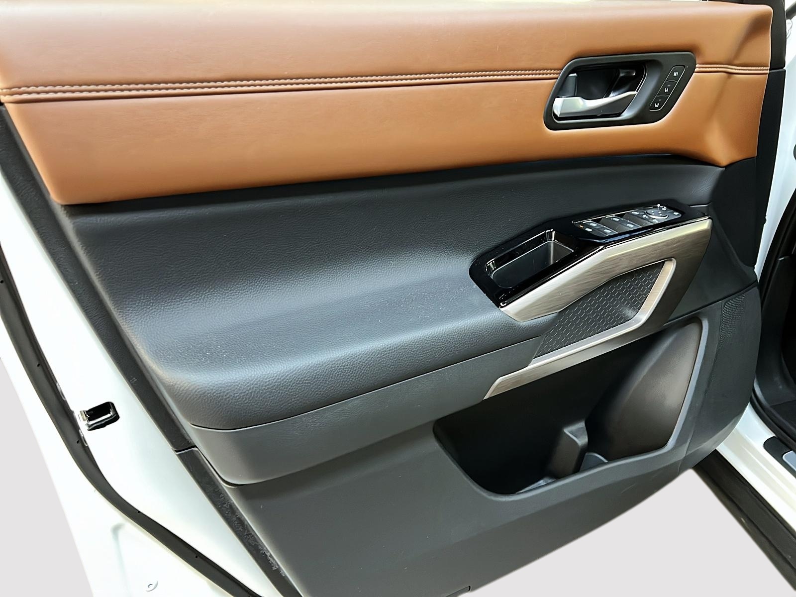 Nissan Pathfinder PLATINUM CUIR TOIT PANO NAV 4RM 2024 - image #27