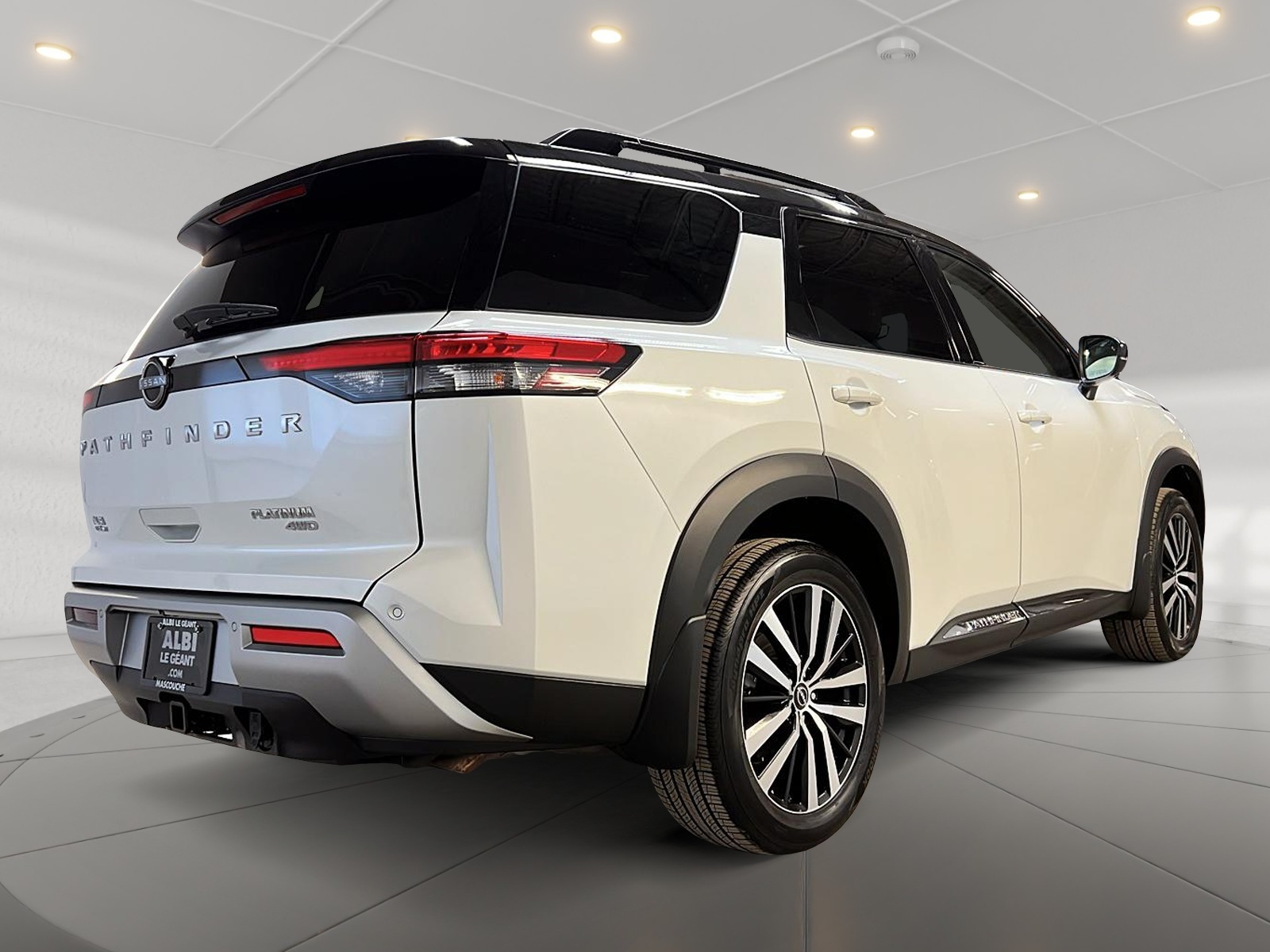 Nissan Pathfinder PLATINUM CUIR TOIT PANO NAV 4RM 2024 - image #4