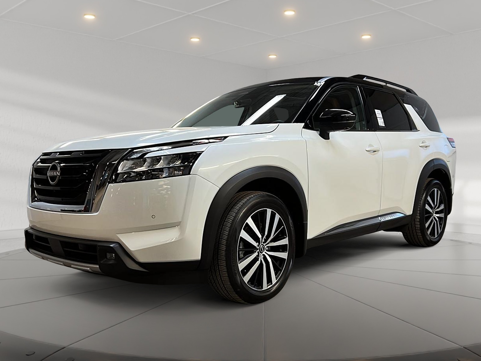 Nissan Pathfinder PLATINUM CUIR TOIT PANO NAV 4RM 2024 - image #1